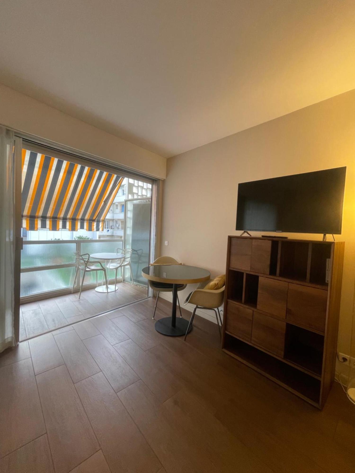 Royal Lux Promenade Des Appartamento